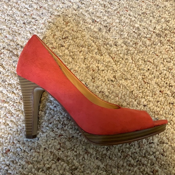 Old Navy Faux Suede Peep Toe High Heal - Picture 2 of 12
